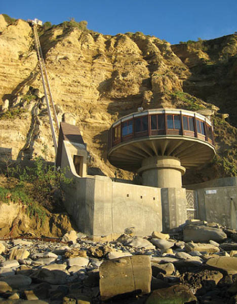 retrofuturistic-round-house-design-z retrofuturistic-round-house-design-z