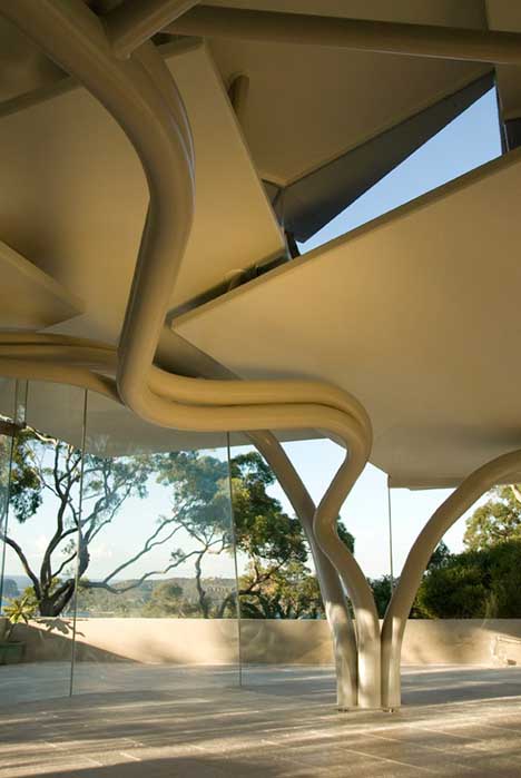 camouflage-curved-house-pillars camouflage-curved-house-pillars