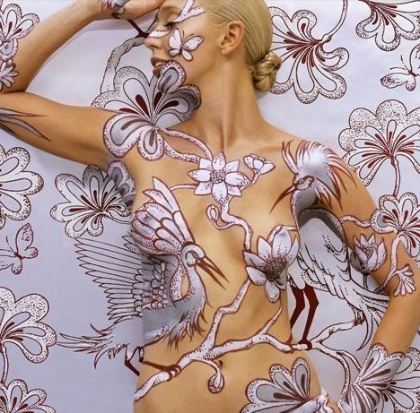 detailed-camouflage-body-art-painting