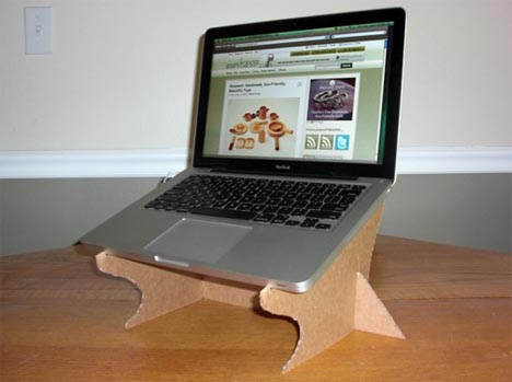 diy-creative-cardboard-laptop-stand diy-creative-cardboard-laptop-stand