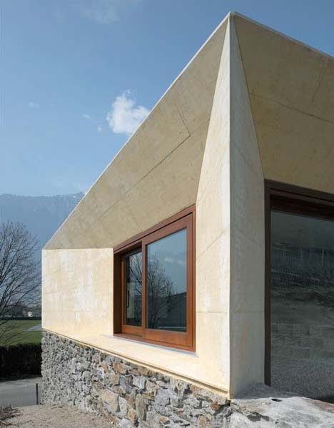stone house exterior detailing