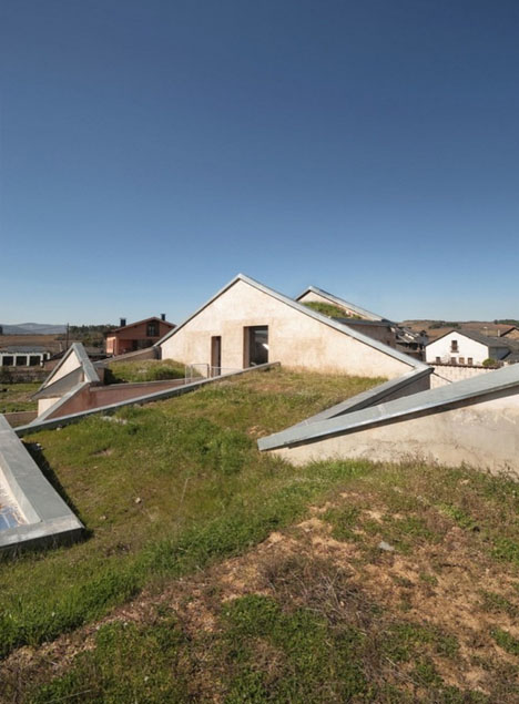 zigzag green roof spain