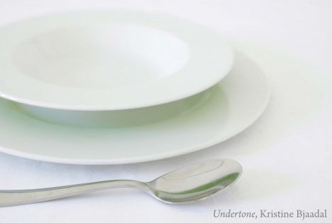 undercolored tableware reflects color