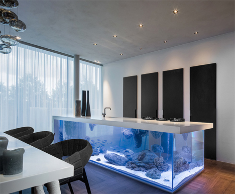 Diversen chirurg een beetje Styl(f)ish: Ultra-Luxe Kitchen Island is a Gigantic Aquarium - Fine & Home