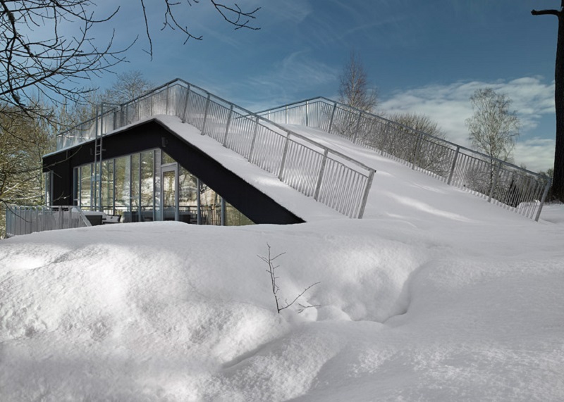 Winter Fun House: Sloping Roof Doubles as a Sledding Hill